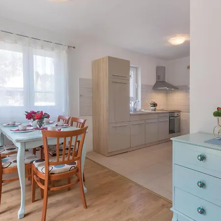 Apartment Gorgeous In Betiga With Kitchen