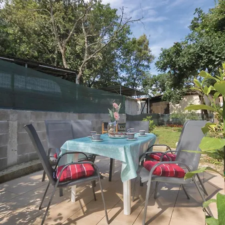 Two-bedroom In Betiga * Barbariga